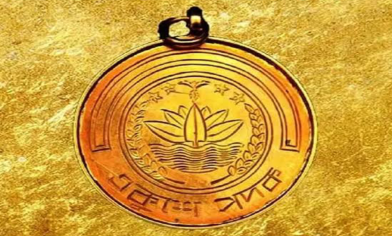 একুশে পদক কি | একুশে পদক কেন দেওয়া হয়