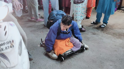 লোহার গাড়িতে বসে ভিক্ষা, কিন্তু মালিক তিনটি বাড়ির